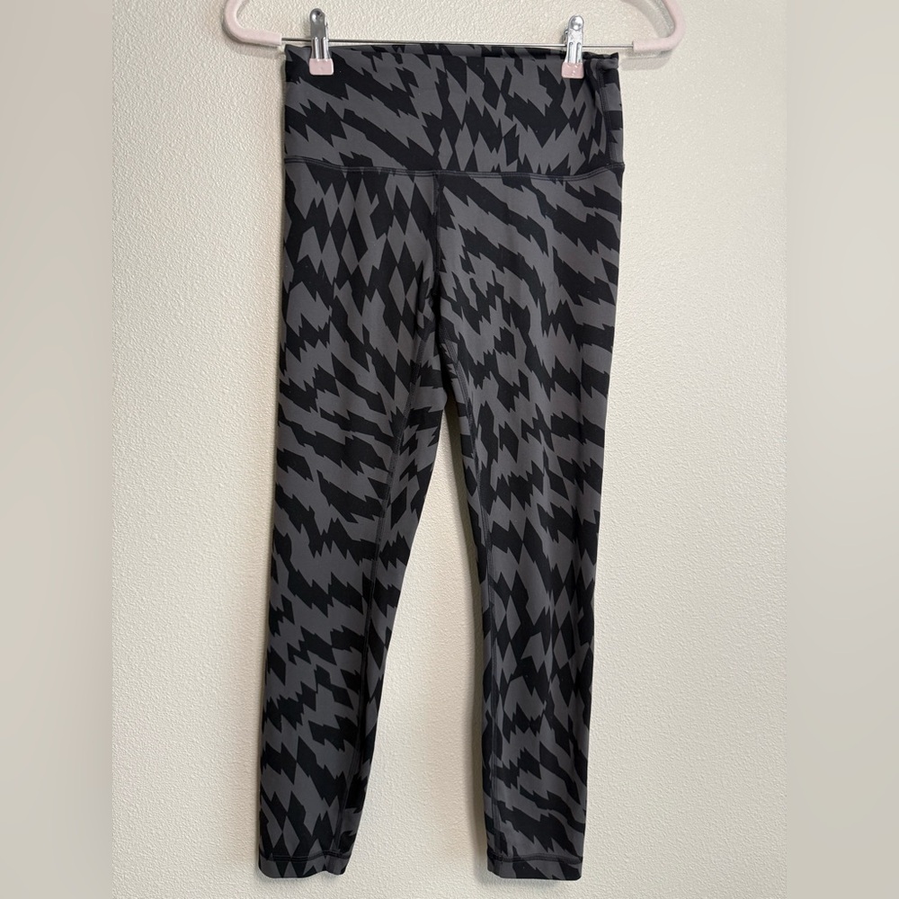 Lululemon Wonder Train High Rise tight 25"